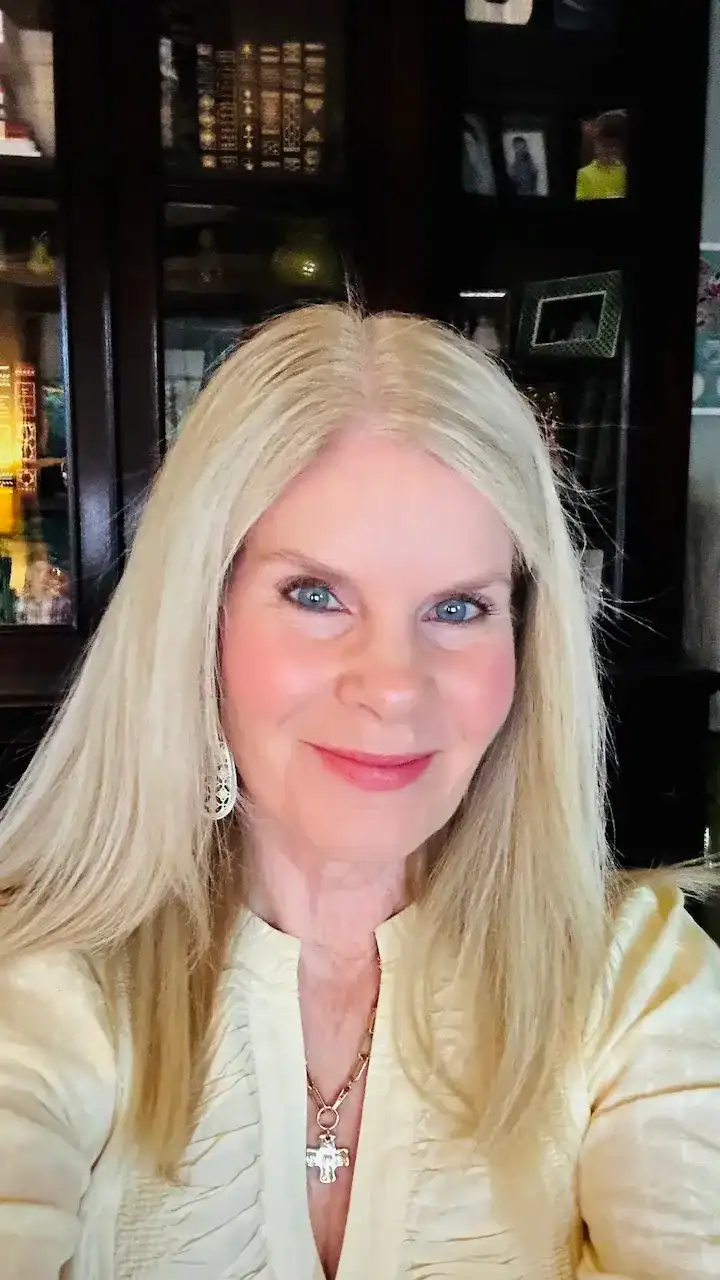 Jennifer Velis headshot.